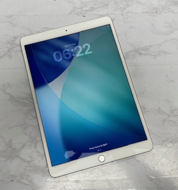Apple iPad Air 3rd Gen A2152 64GB Silver | 049100363827 | Cash Converters