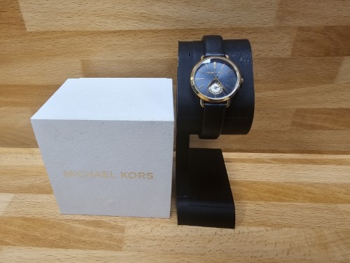 Michael on sale kors mk2750