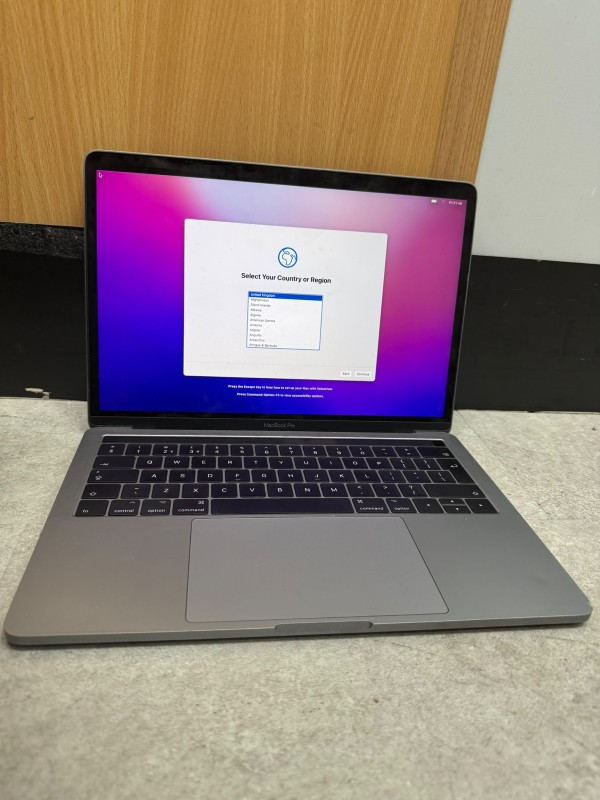 Apple Macbook Pro 13.5' / 2016 / 8GB / 256GB 8GB Black for