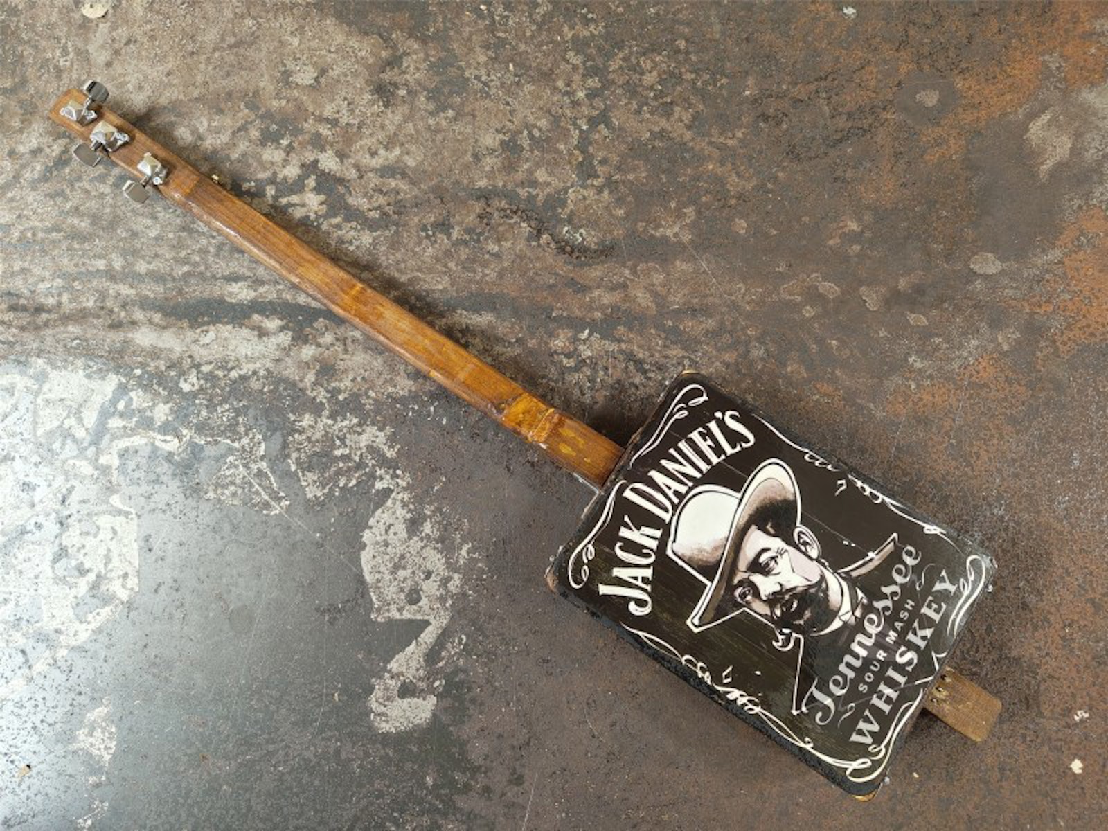 A Strin Custom Cigar Box Hand Made 3 String | 057800042507 | Cash Converters
