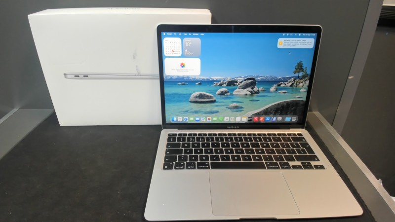 Apple Macbook Air A2179 Intel Core i3 8GB 2020 Silver for £299.99