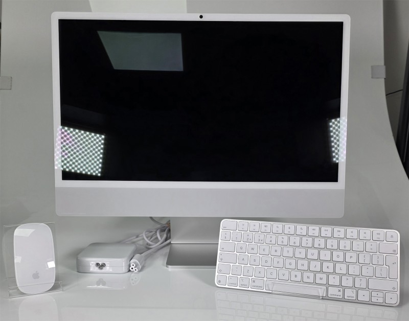 Apple iMac 24-Inch, M1, 2021 Apple Chip M1 8GB 256GB SSD 2021