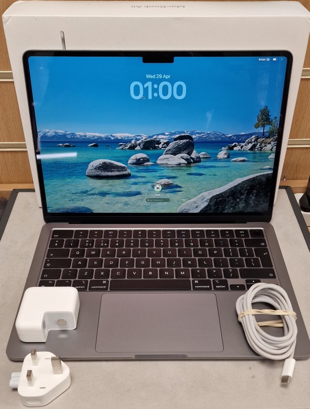 Apple Macbook Air A2941 M2 Chip 8GB 2023 Silver for £599.99 Second