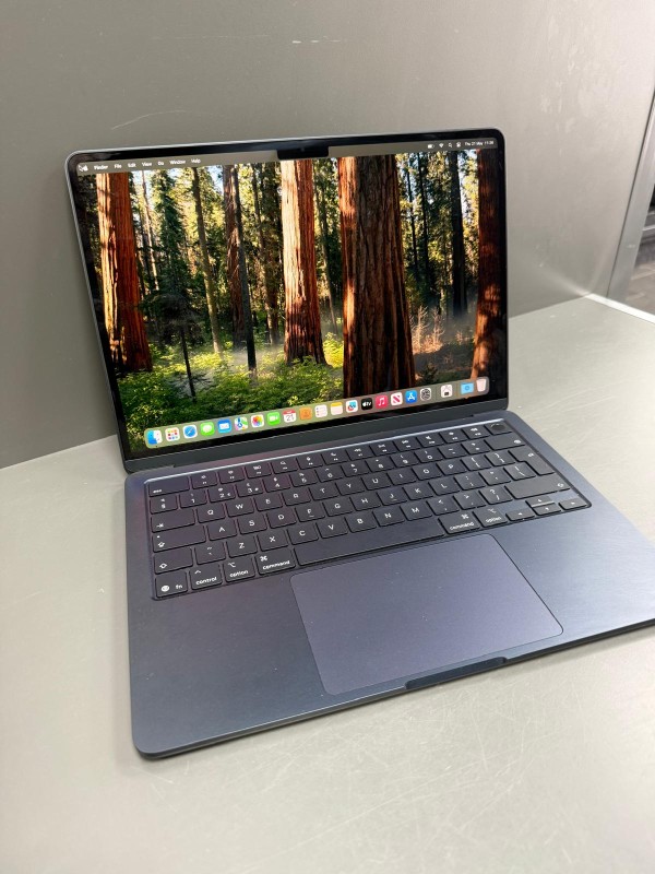 Apple Macbook Air A2179 Intel Core i3 8GB 2020 Silver for £299.99