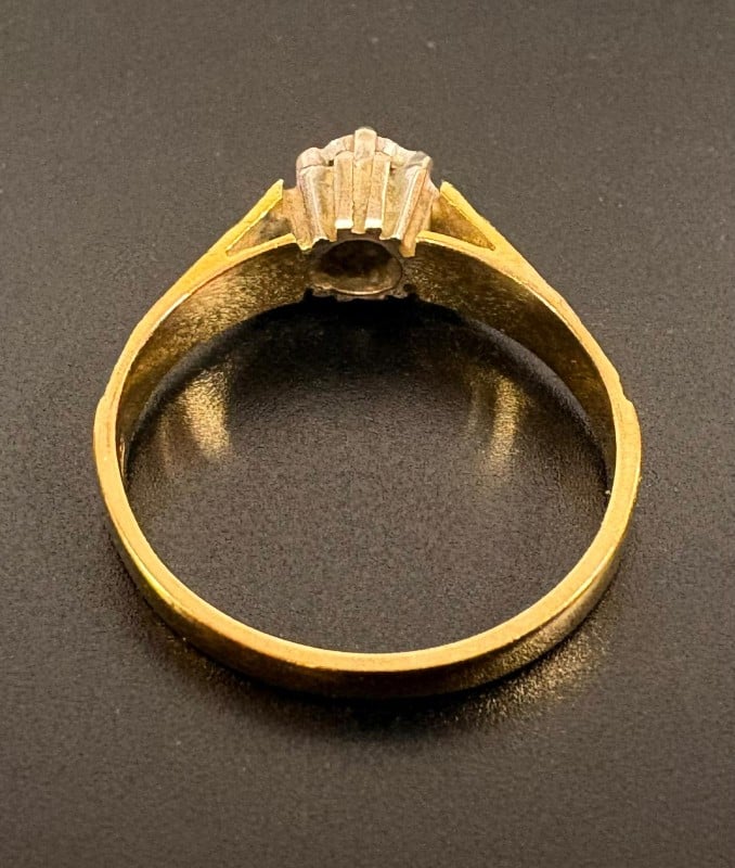 18ct Yellow Gold Ring With Stone Size M½ | 049300169702 | Cash Converters