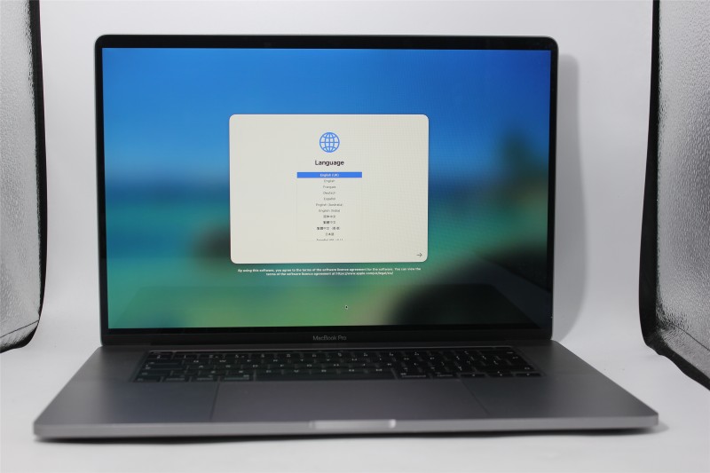 Apple Macbook Pro 16 Intel Core i7 16GB 2019 Silver for £449.99