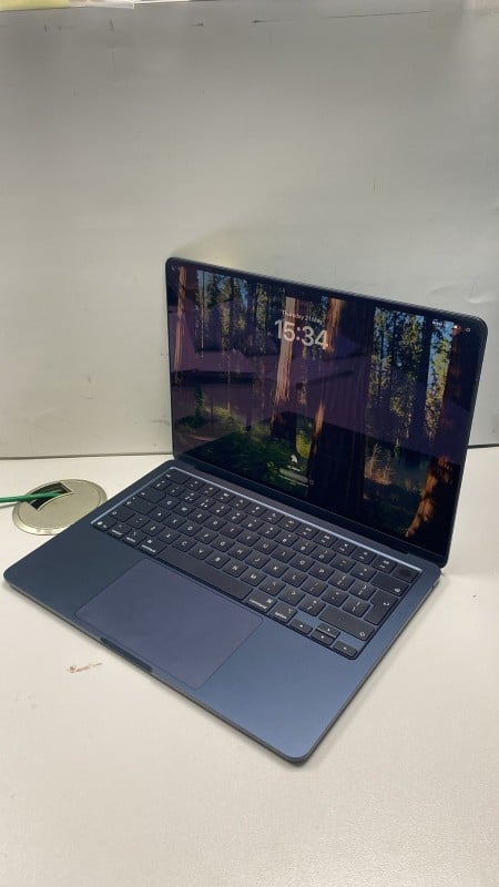 Apple Macbook Pro 13-Inch, 2020 2 GHz Quad-Core i5 - 16GB - 512GB
