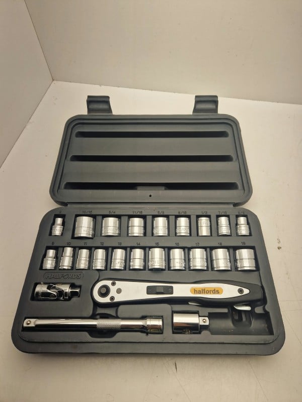 Halfords 25 Piece Chrome Black | 019600275420 | Cash Converters