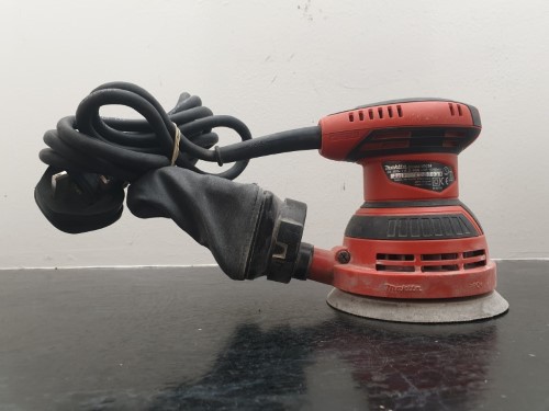 Orbital Sander Makita M9204 Mt Series 125mm Orbital Sander 240V With Dust Extraction
