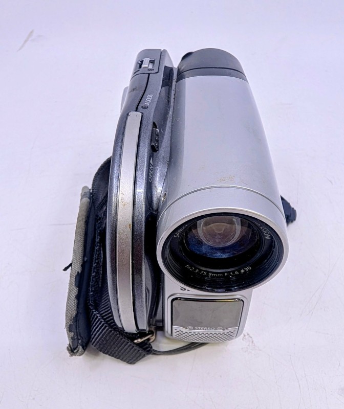 Samsung Digital Camcorder 33X Optical Zoom Silver With Cables Vpc
