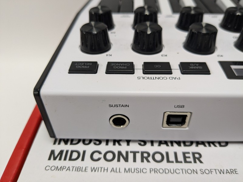 Akai Mpk Mini White | 050000129316 | Cash Converters
