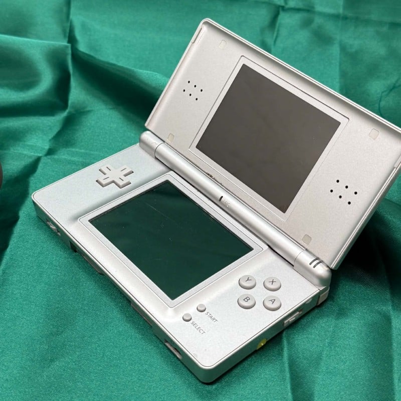 Nintendo DS Grey | 046000135813 | Cash Converters