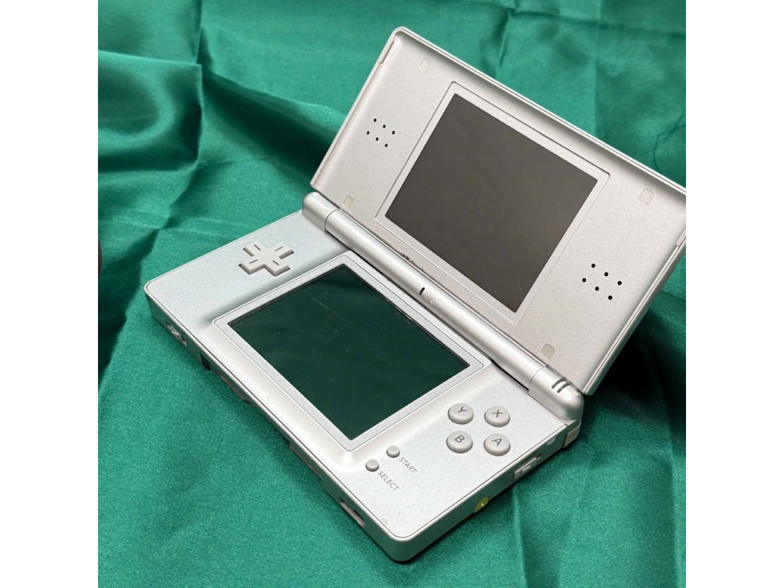 Handheled Intendos Nintendo DS Grey | 046000135813 | Cash Converters