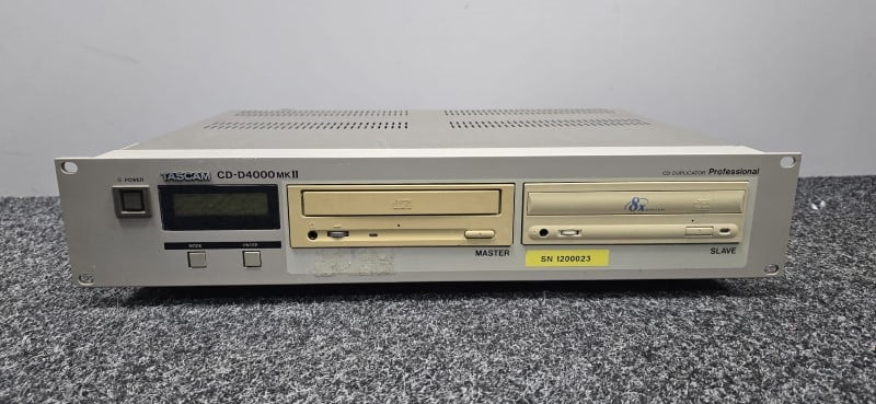 Tascam CD-D4000 Mkii Grey for £199.99 Second Hand