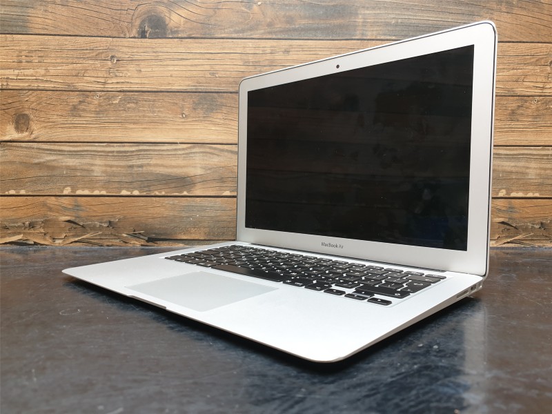 Apple Macbook Air A2941 M2 Chip 8GB 2023 Silver for £599.99 Second