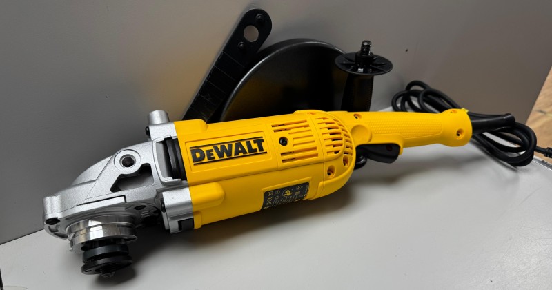 Angle Grinder Dewalt Dwe490 Corded for 69.99 Second Hand