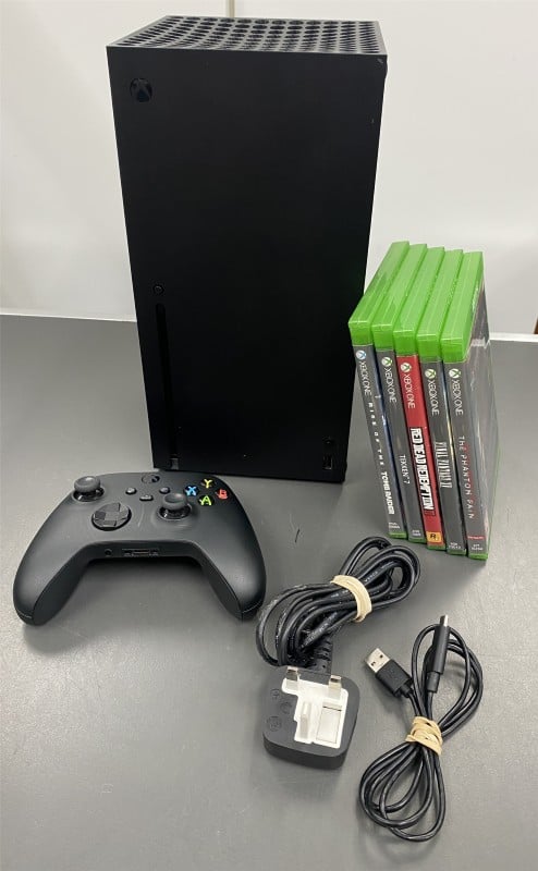 Xbox Series X Console *5Xtitle* Xbox Series X Black | 035100220740 ...