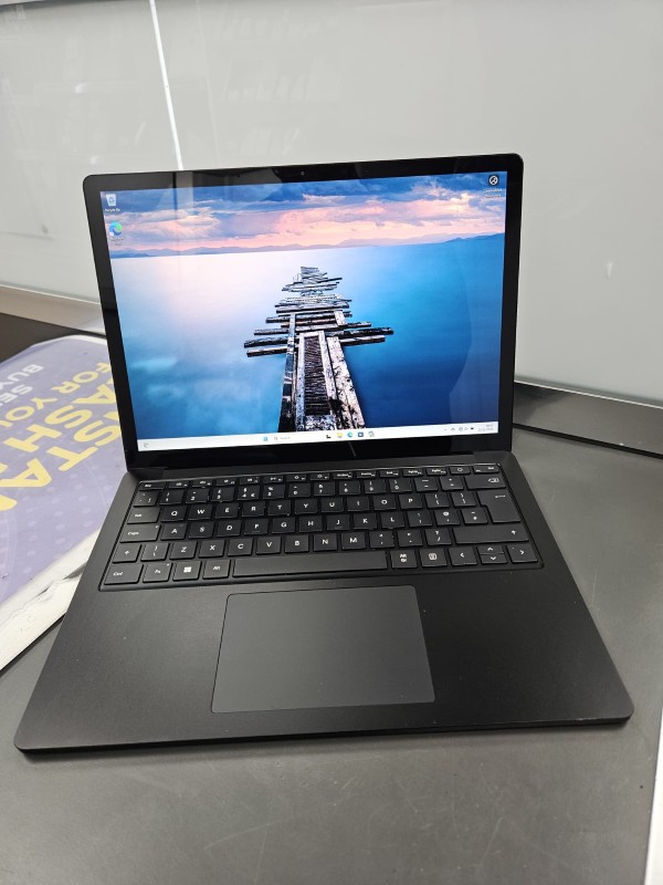 Toshiba Dynabook Windows 11 Laptop i5-10Th Gen / 8GB Ram / 256GB