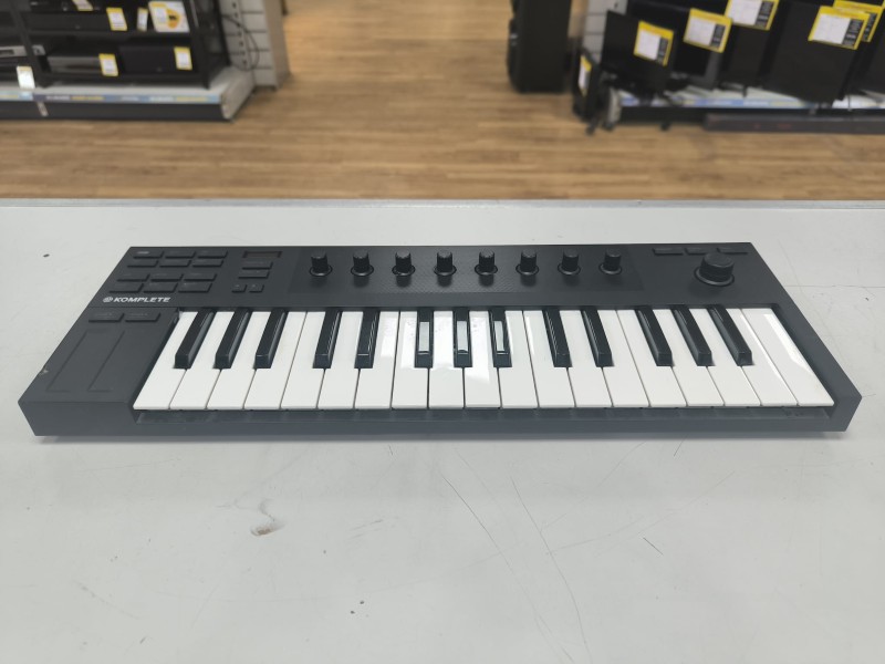 Komplete Kontrol M32 Black for £59.99 Second Hand