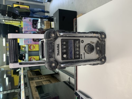 Makita dmr109 battery deals