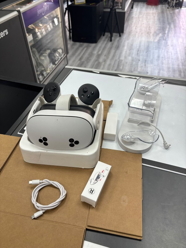 3S 128GB Meta Quest White for £169.99 Second Hand