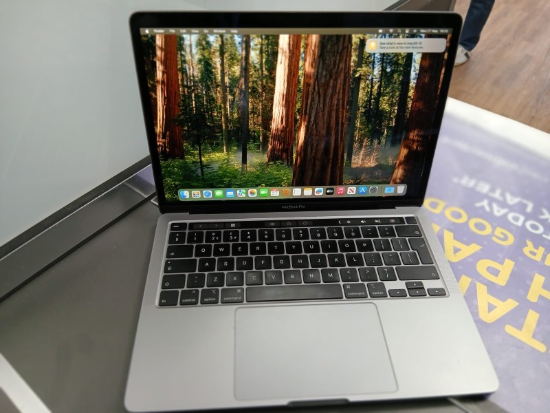Apple Macbook Pro 12,1 A1502 Intel Core i7 16GB Silver for £119.99