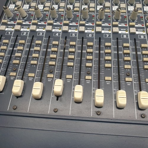 Behringer Eurodesk Mx9000 Professional 48/24Channel Mixing Console