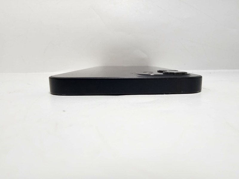 Apple iPhone 12 64GB Black for £189.99 Second Hand