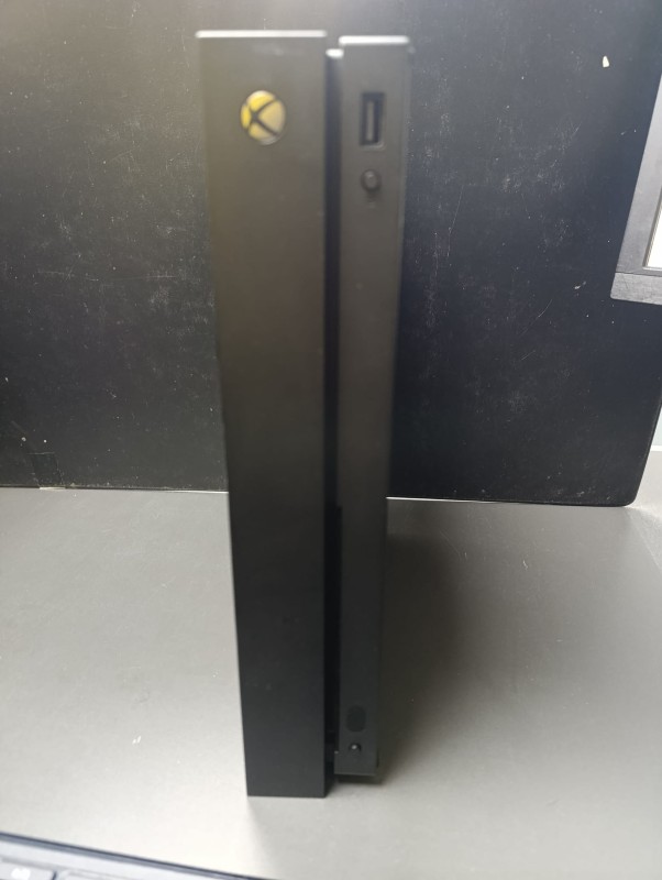 Xbox One X 1TB W/ 3rd Party Controller Xbox One X | 033300404238 | Cash ...