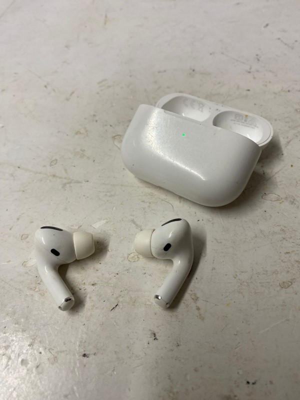 Airpods Pro 1 With Magsafe Charging Case White for £64.99 Second Hand
