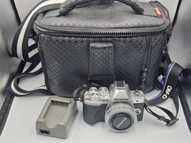 Mark Making In Colour Olympus Om-D E-M10 Mark Iii 16Mp Olympus M Zuiko 14-42mm 1:3.5-5.6 Ez ...
