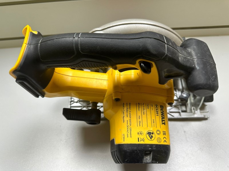 Dewalt Dcs391 18V Xr 165mm Circular Saw Bare Unit for 69.99 Second Hand