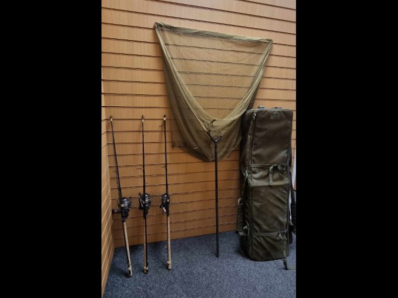 3 X Daiwa Infinity X Br Reels With 3 X Sonik Xtractor Carp Fishing Rods In  Sonik Skt2k Rod Bag And Landing Net With Pole Green, 046000102052