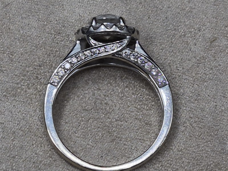 18ct White Gold Ring With Stone Size L | 017900194979 | Cash Converters