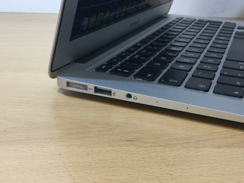 Apple Macbook Air (Early 2015) 7,2 Cycle Count - 316 13 Inch 