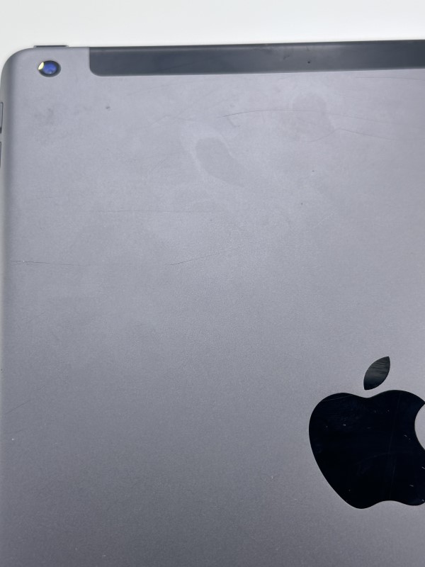 Apple  MGD44_SR_SE_VW_34FR+watch-case