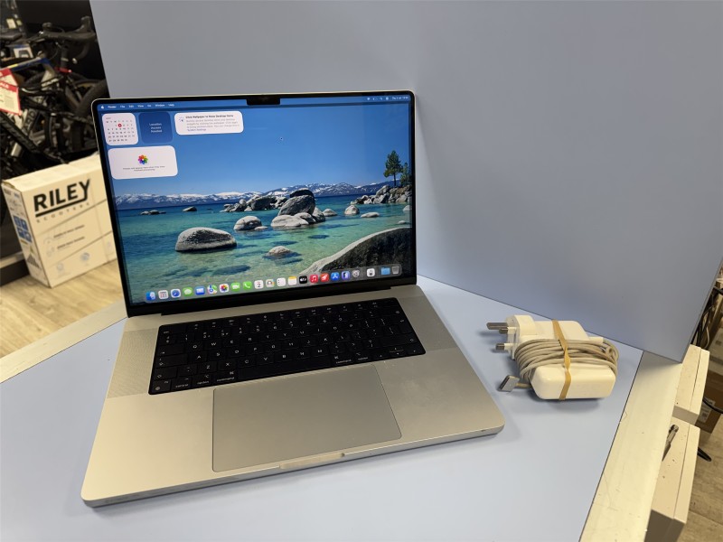 Apple Macbook Pro 13-Inch, 2020 2 GHz Quad-Core i5 - 16GB - 512GB