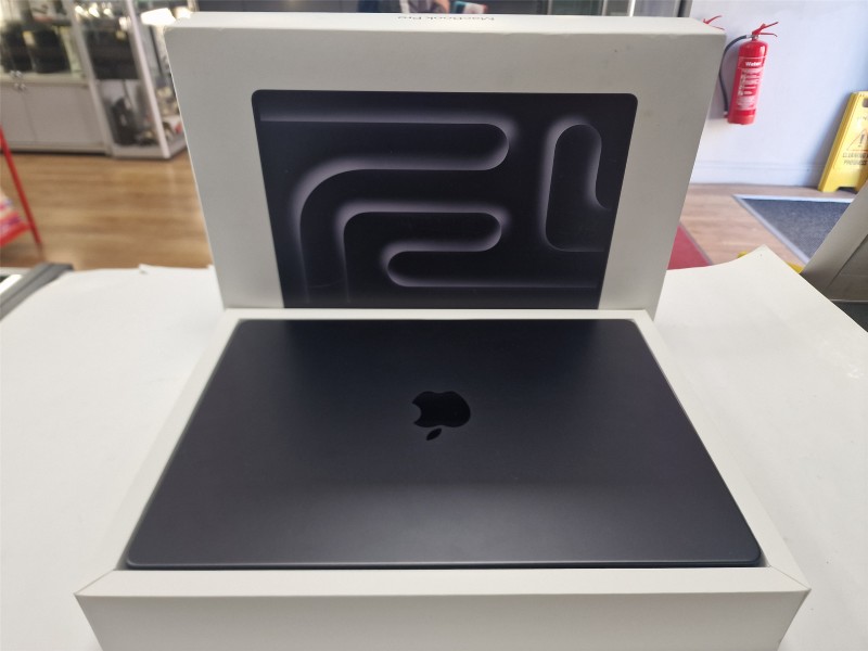 Apple Macbook Air 2025 *Battery Health 100% / Cycle Count 11