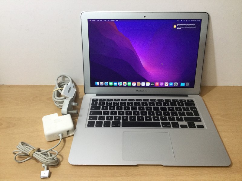 Apple Macbook Air (Early 2015) 7,2 Cycle Count - 316 13 Inch 
