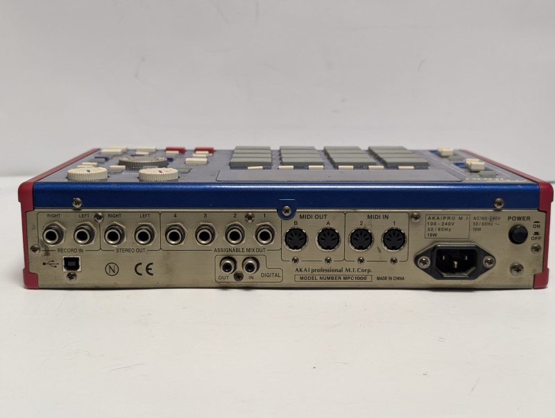 AKAI - MPC1000 サンプラー AKAI MPC1000 サンプラー