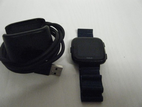 Fitbit versa on sale unisex