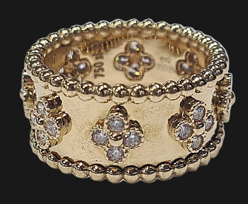 18Ct Yellow Gold Clover Design Cubic Zirconia Band Ring With Stone Size ...