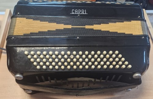 Capri accordion deals