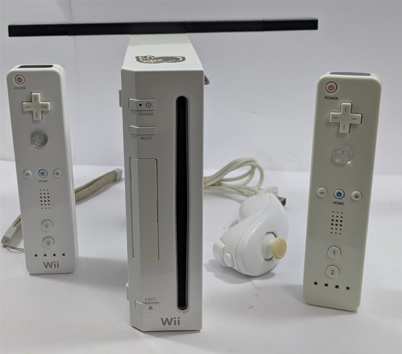 Nintendo Wii 32GB White for £49.99 Second Hand