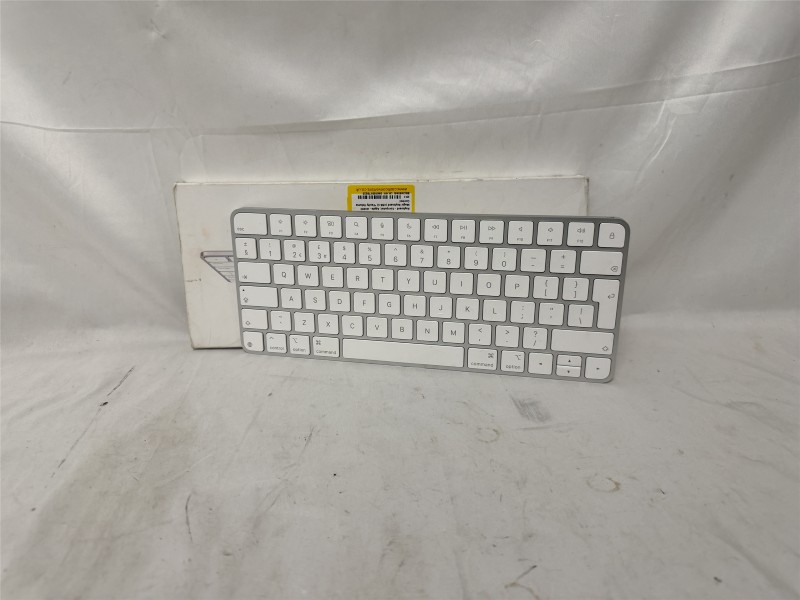 Apple iPad Keyboard/ A2695 White for £99.99 Second Hand