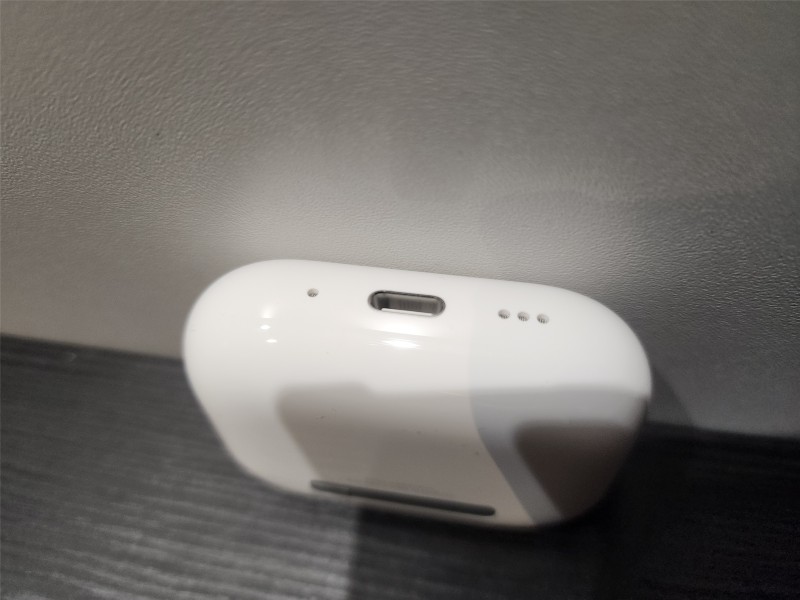 Apple Airpods Pro 3 A3063+A3064 - A Grade - White for £159.99