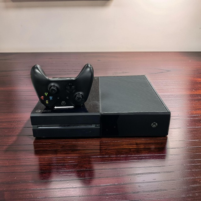 Xbox One Halo Edition Xbox One 500GB Black for £79.99 Second Hand
