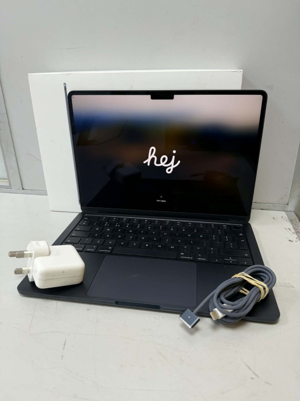 Apple Macbook Air 2022-M2 Chip-256GB SSD-8GB Ram M2 8GB 256GB SSD