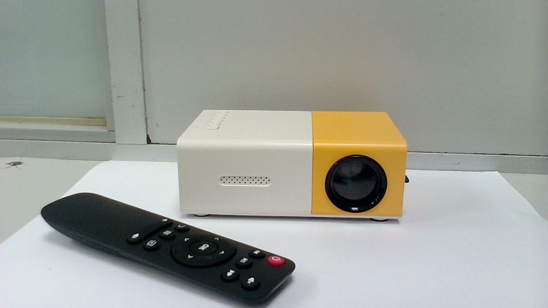 Led Projector LCD 12V Yellow | 020300162446 | Cash Converters