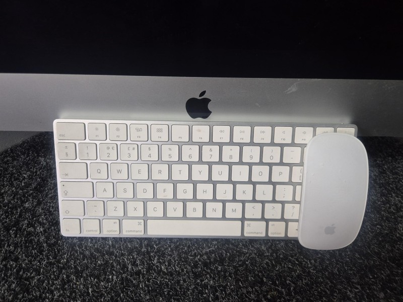 Apple iMac (21.5-Inch,Late 2015) 8GB 1TB 2015 Silver for £69.99
